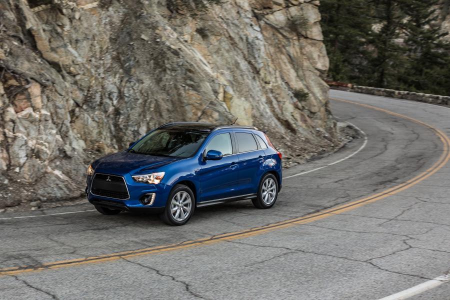  Mitsubishi Outlander Sport GT 2015 года  (фото 9 из 16)
